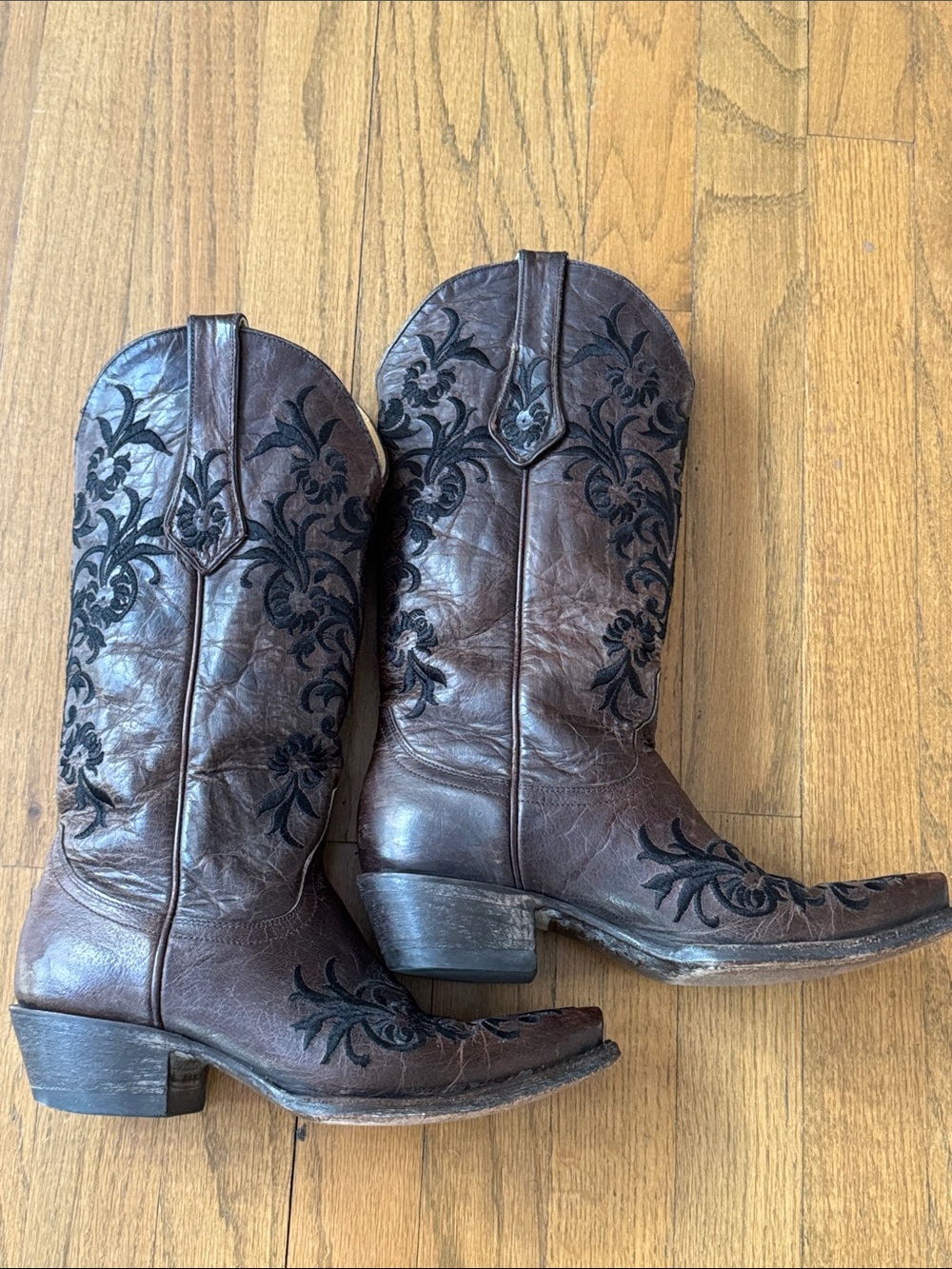Women’s Brown Leather Western Boots with Black Embroidered 7 | Cowgirl Boots 7 - Picture 6 of 10